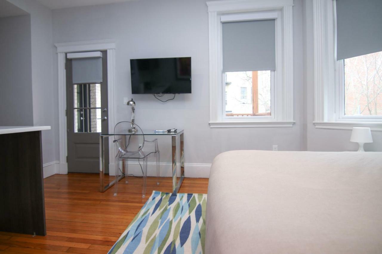 A Stylish Stay W/ A Queen Bed, Heated Floors.. #34 Brookline Esterno foto